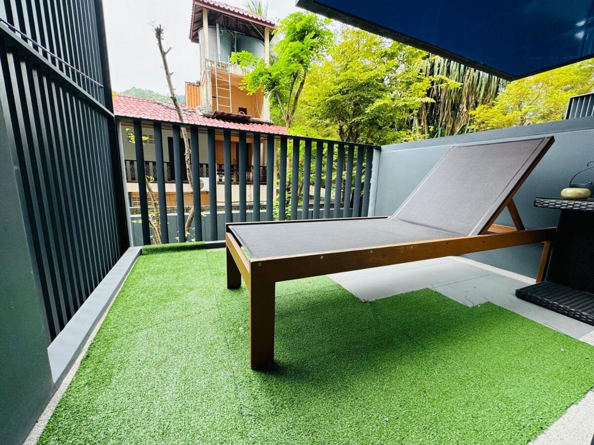 Patong Rooftop Pool Luxury Condo With Bathtub And Sofa Bed Big Balcony Exterior photo
