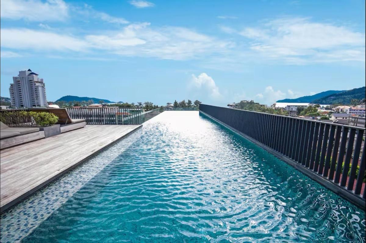 Patong Rooftop Pool Luxury Condo With Bathtub And Sofa Bed Big Balcony Exterior photo